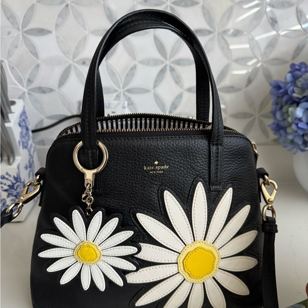 Kate Spade Black Daisy small Maise Handbag with daisy Kate Spade charm